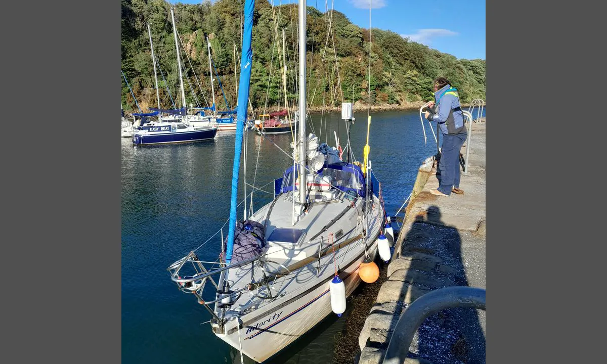 Aberdour Harbour: {"base": "en", "no": "Det er god ly bortsett fra sterk vind med \u00f8stlig komponent. P\u00e5 disse tidspunktene kan det v\u00e6re litt d\u00f8nninger.", "se": "Det finns bra skydd f\u00f6rutom vid kraftiga vindar med en ostlig komponent. Vid dessa tillf\u00e4llen kan det f\u00f6rekomma viss dyning.", "en": "There is good shelter except for strong winds with an easterly component. On these occasions there can be some swell.", "da": "Der er god ly bortset fra kraftige vinde med en \u00f8stlig komponent. P\u00e5 disse tidspunkter kan der v\u00e6re noget d\u00f8nning."}